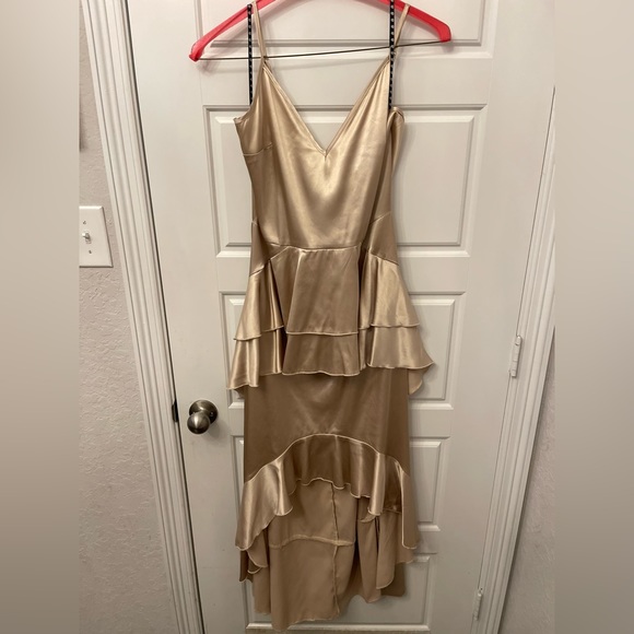 Missguided Woman’s Champage Gold Frill Hi/Low Cami Dress size: 8 NWOT - Picture 3 of 14